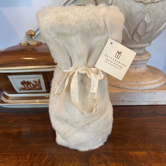 Pottery Barn Faux Fur Cream, Off-White Wine Holder NWT - Picture 2 of 8